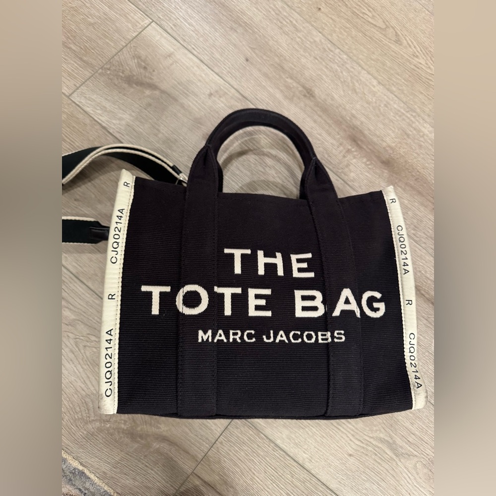 Marc Jacobs Black and Cream Tote Bag Classic Design
